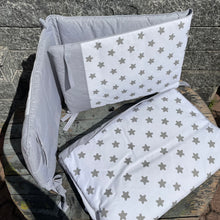 Load image into Gallery viewer, Paracolpi + Copripiumino + Piumino lettino 60x120 cm Star Grey
